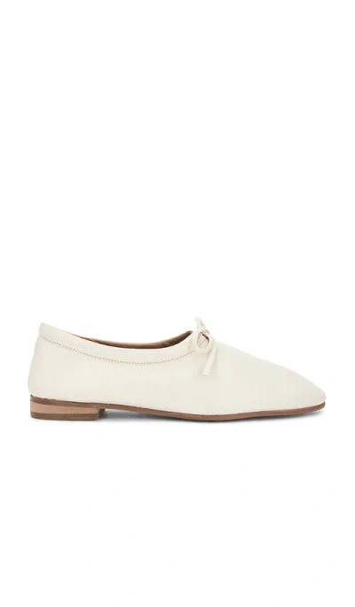 Seychelles Curtsy Loafer In 米白
