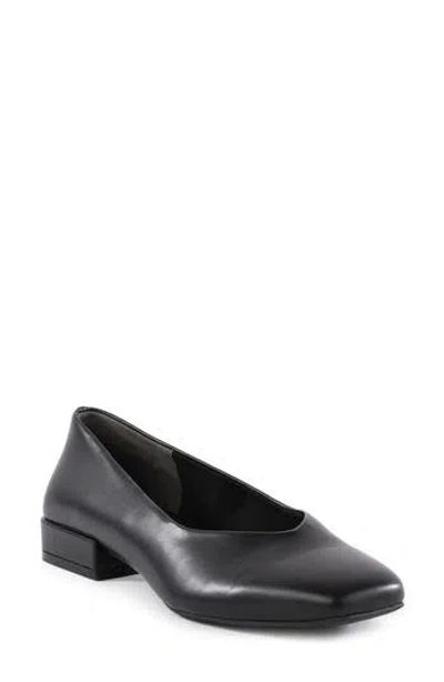 Seychelles Penny V Flat In Black