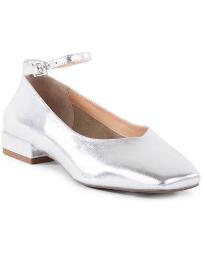 Seychelles Pumpkin Leather Flat In Silver