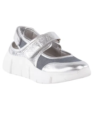 Seychelles Track Star Leather Sneaker In Silver