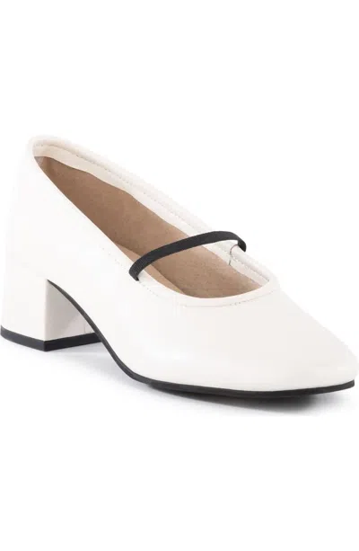 Seychelles Women's Dusk To Dawn Pump In Off White