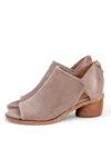 Söfft Carleigh Sandal In Brown