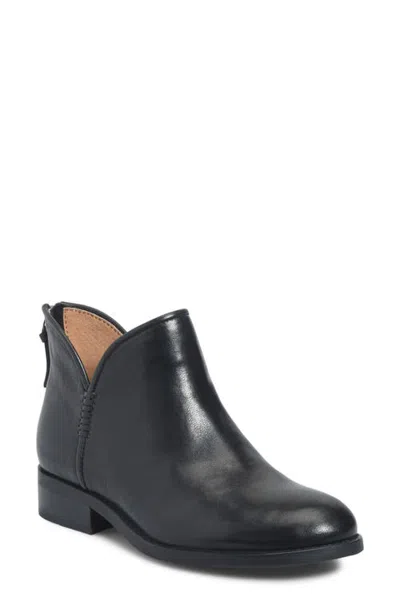 Söfft Desi Leather Bootie In Black