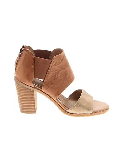 Pre-owned Söfft Heels In Brown