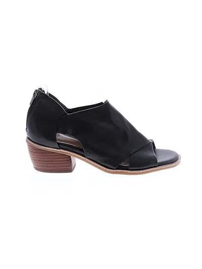 Pre-owned Söfft Sandals In Black