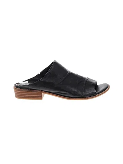 Pre-owned Söfft Sandals In Black