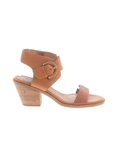 Pre-owned Söfft Sandals In Tan