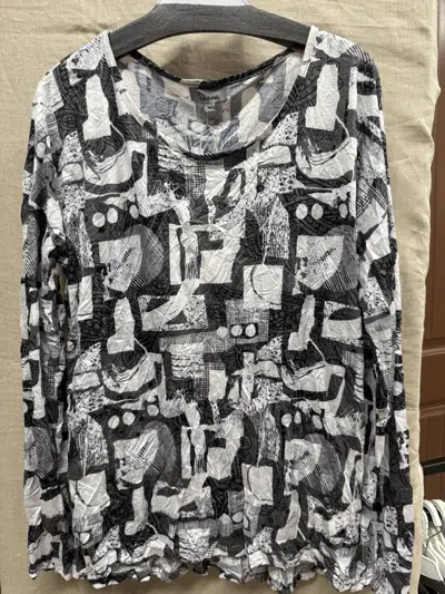 Shana Apparel Women's Crinkle Top In Black/white In Multi