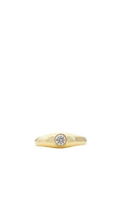 Shashi Bold Solitaire Ring In 金色