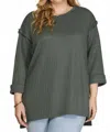 She + Sky Plus Rolled Sleeve Top In Slate In Green