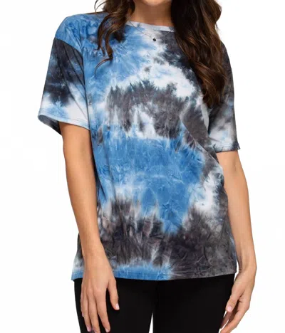 She + Sky Short Sleeve Tie Dyed Knit Top In Blue/charcoal