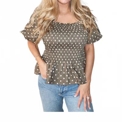 She + Sky This Look Short Sleeve Scoop Neck Top In Olive In Green