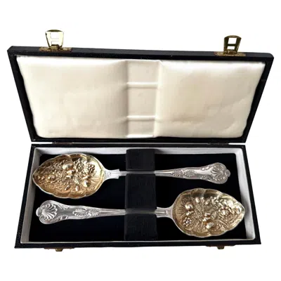 Pre-owned Sheffield Post War Pair Silver Plate Salad Spoons In Original Case. In Sand