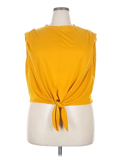 Pre-owned Shein Curve Sleeveless T-shirt In Yellow