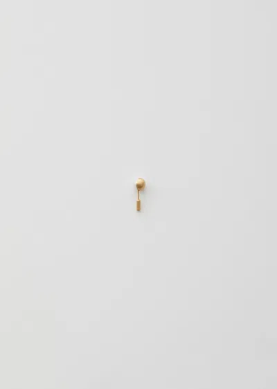 Shihara Half Pearl Earring 90° In 18k Yellow Gold