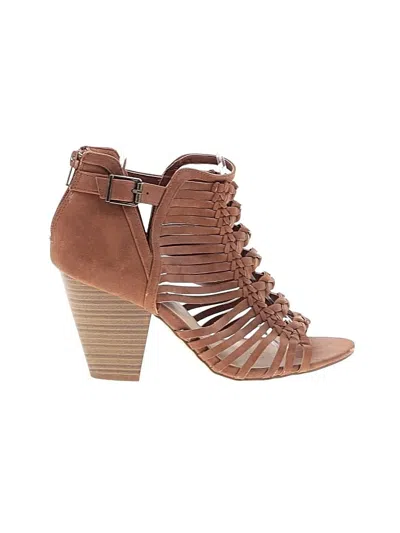 Pre-owned Shoedazzle Heels In Brown