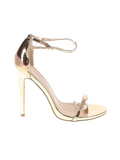 Pre-owned Shoedazzle Sandals In Gold