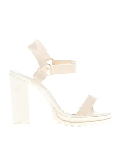 Pre-owned Shoedazzle Sandals In Ivory