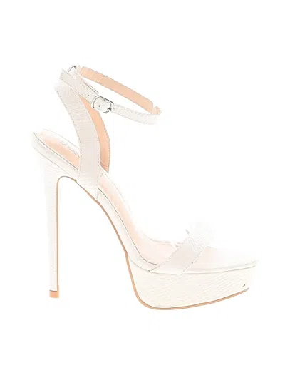 Pre-owned Shoedazzle Sandals In White