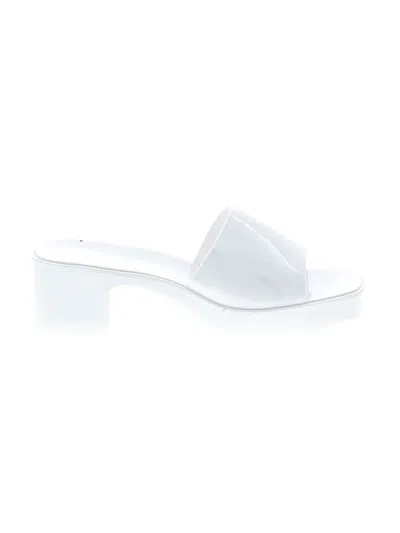 Pre-owned Shoedazzle Sandals In White