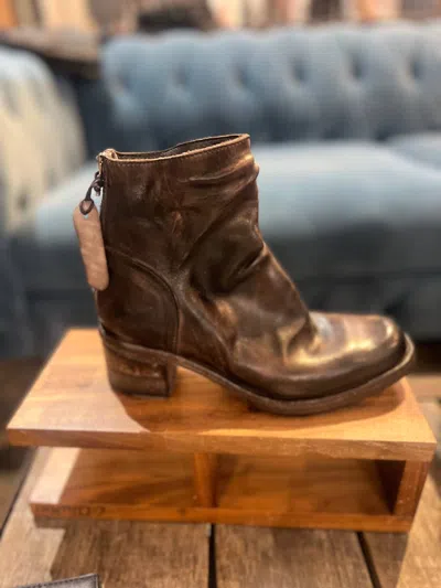 Shoto Todi Boots In Brown