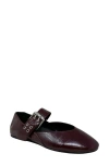 Shushop Buckle Flat In Burgundy