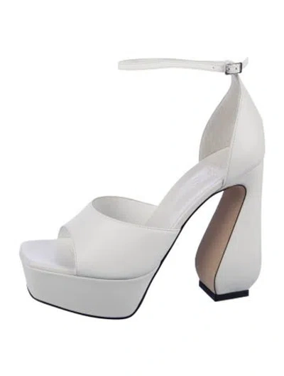 Pre-owned Si Rossi Leather Sandals In White