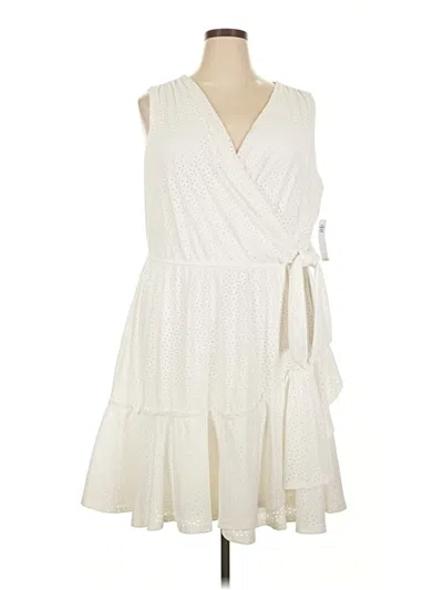 Pre-owned Signature By Robbie Bee Casual Dress In White