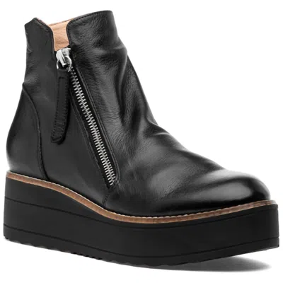 Silent D Women Nene Boot In Black/black