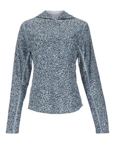 Simms Women's Challenger Solar Hoody In Pebble Selvedge In Blue