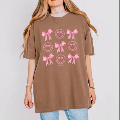 Simply Sage Market S. W.smiley Smiley Face Coquette Chart - Women's Garment Dyed Graphic T-shirt In Brown
