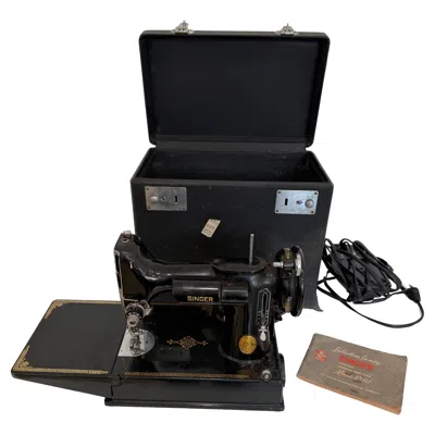 Pre-owned Singer 15-91 Sewing Machine, American Version, 1950s In Black