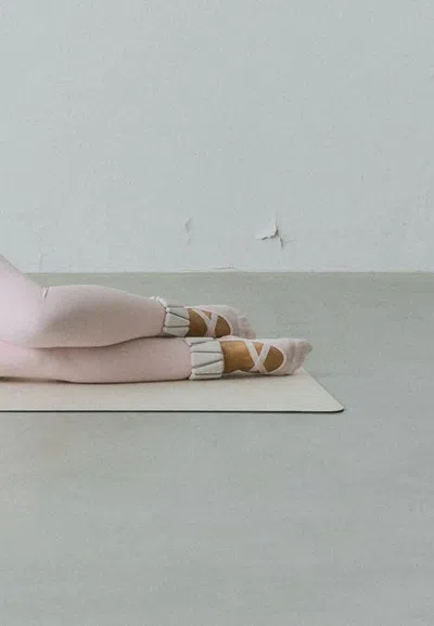 Sisterly Tribe Pilates Grip Socks In Neutral