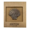 SIXTON LONDON : GOLD SHELL PIN / EMBROIDERED BROOCH