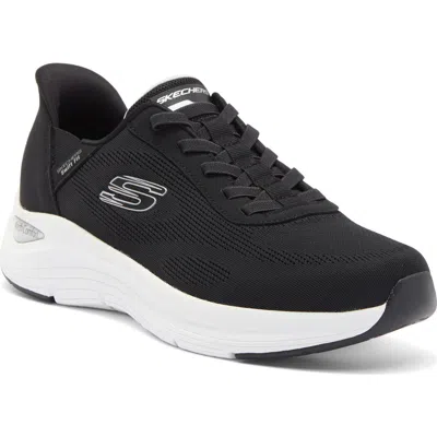 Skechers Arch Comfort Swift Fit Sneaker In Black