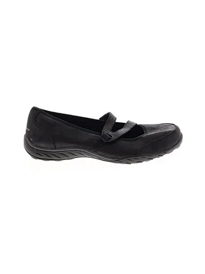 Pre-owned Skechers Flats In Black