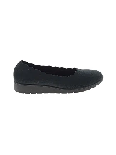 Pre-owned Skechers Flats In Black
