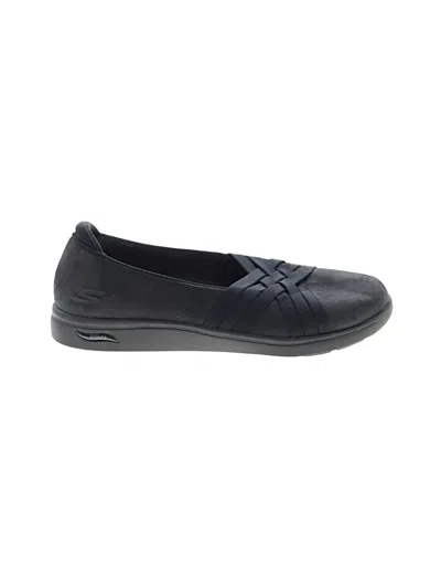 Pre-owned Skechers Flats In Black
