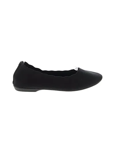 Pre-owned Skechers Flats In Black