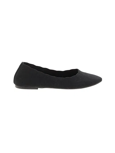 Pre-owned Skechers Flats In Black
