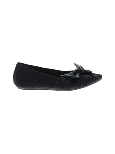 Pre-owned Skechers Flats In Black