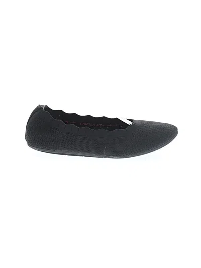 Pre-owned Skechers Flats In Black