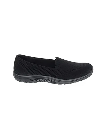 Pre-owned Skechers Flats In Black