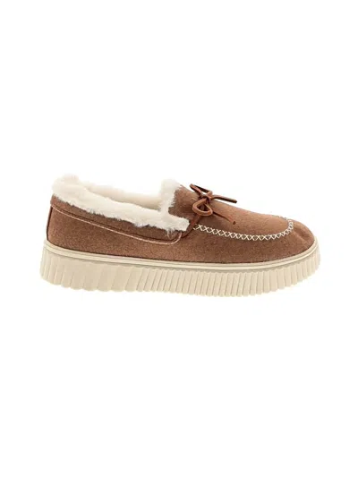 Pre-owned Skechers Flats In Brown