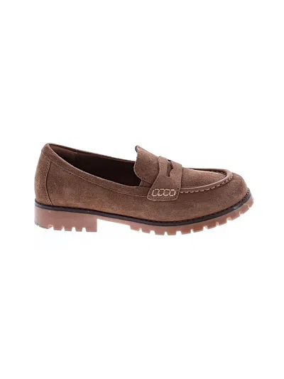 Pre-owned Skechers Flats In Brown