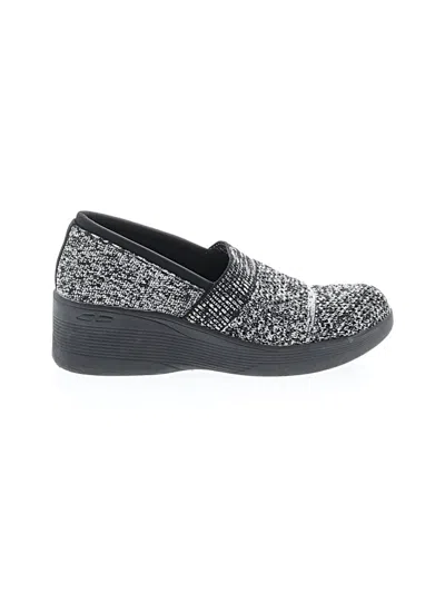 Pre-owned Skechers Flats In Gray