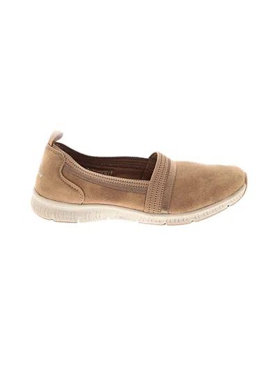 Pre-owned Skechers Flats In Tan