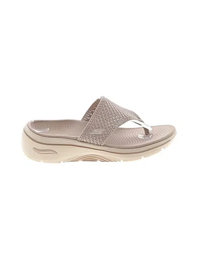 Pre-owned Skechers Flip Flops In Tan