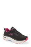 Skechers Max Cushioning Arch Fit Sneaker In Black/pink