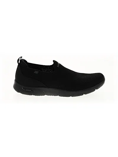 Pre-owned Skechers Sneakers In Black